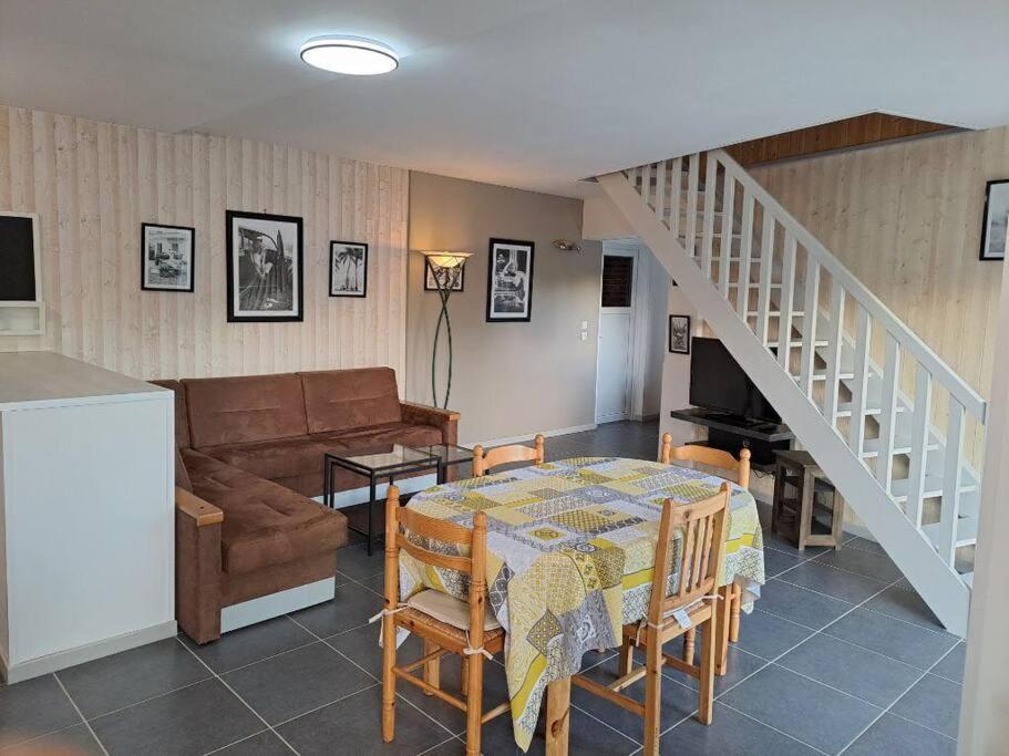 Gite Les Pareurs La Ferte-Mace Exterior photo